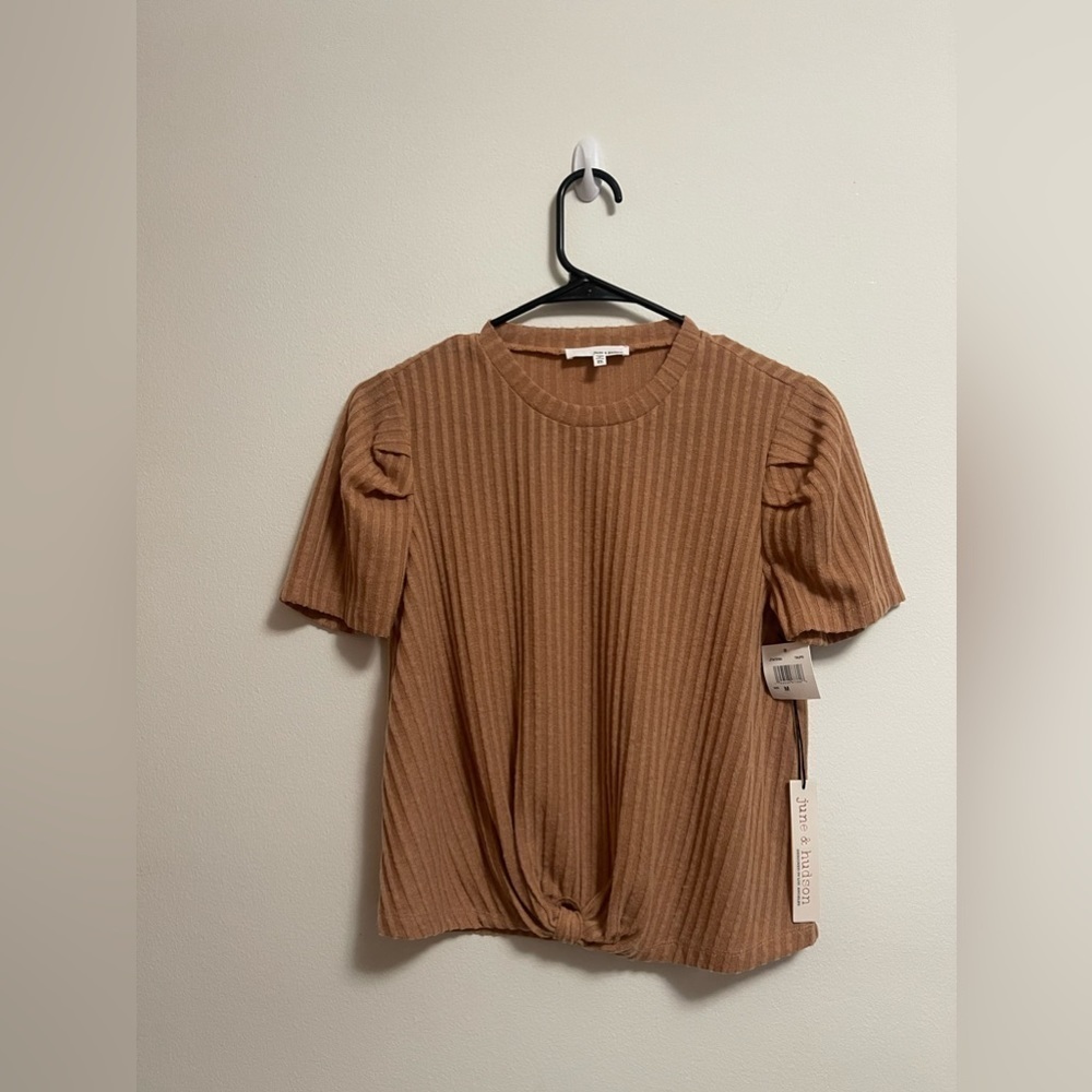 NWT - June & Hudson Women's Short Puff Sleeve Knit Top with faux Knot - Size M